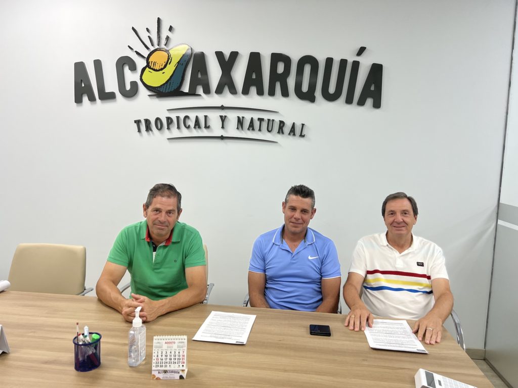 El grupo Alcoaxarquia refuerza su apuesta por la chirimoya